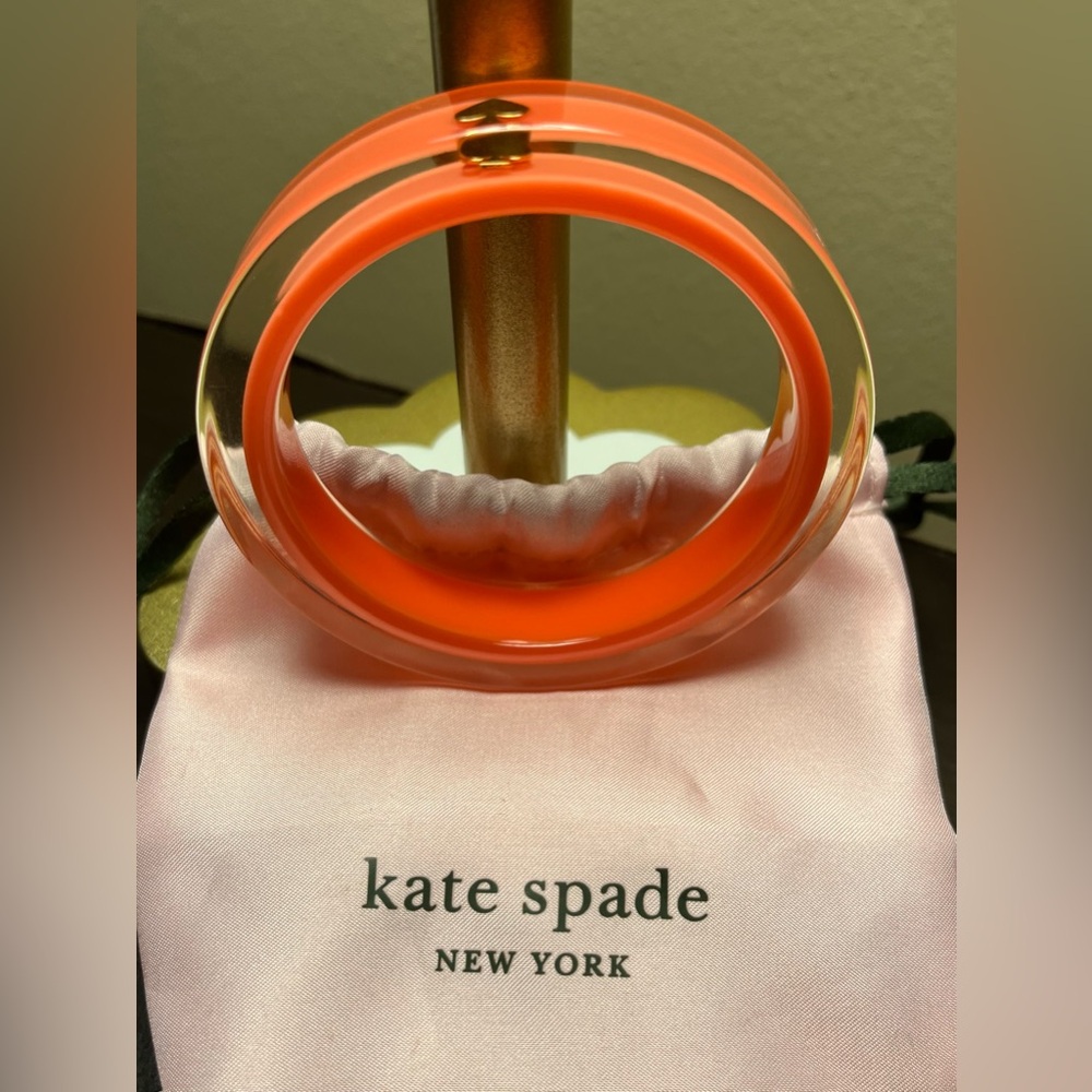 Kate Spade Logo Coral Lucite Bangle Bracelet Like New - Picture 6 of 7